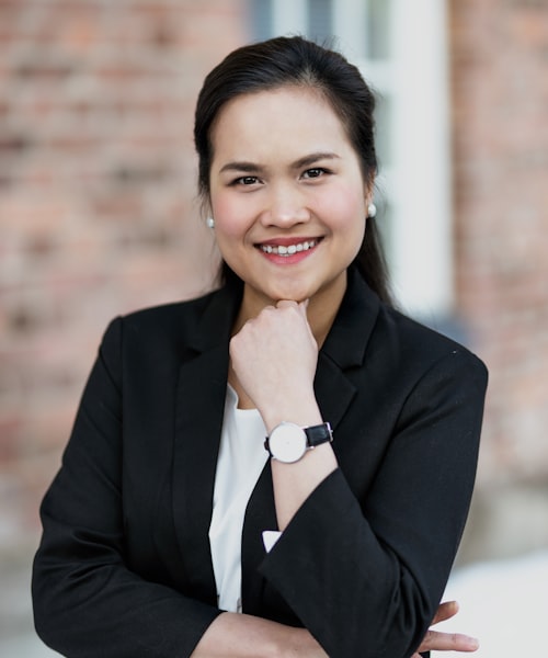 Bà Hồ Thị Huế